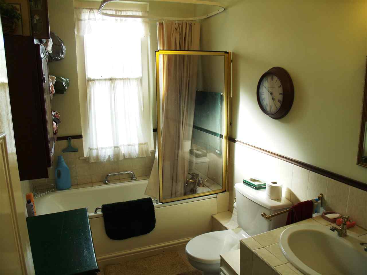 resized-2349823-bathroom.jpg